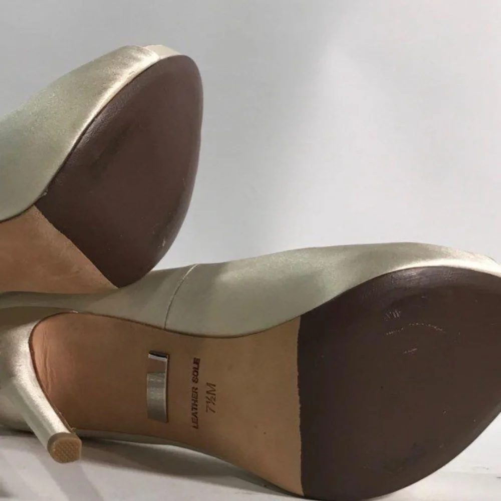 Women’s Badgley Mischka Kiara Satin Embellished Peep Toe Pump Cream Size 7.5M